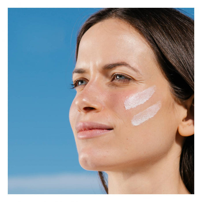 Isdin FotoUltra 100 Active Unify Fluido Sem Cor FPS 99 50ml - Imagem 3